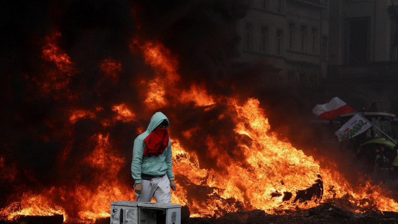 Çiftçiler sokaklara döküldü: Polisten sert müdahale