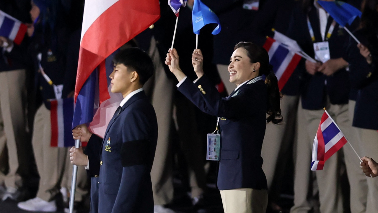 Kraliçe yelken açtı, saraya altın madalyayla döndü