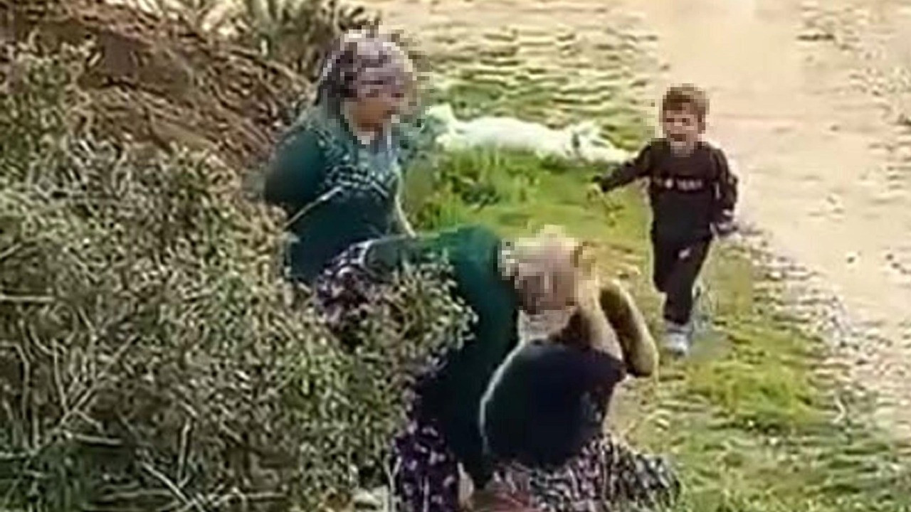 5 yaşındaki çocuğun gözünün önünde annesine saldırdılar!