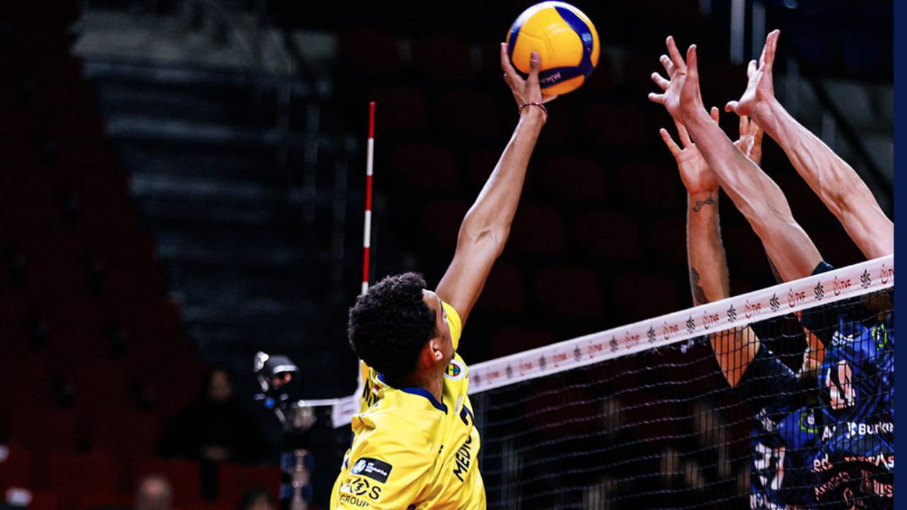 Fenerbahçe Medicana, kendi evinde dumura uğradı: Bursa'dan set alamadı