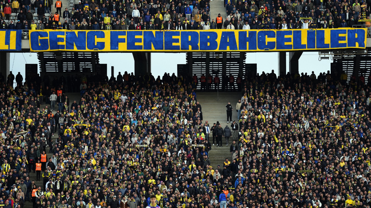 Fenerbahçe taraftarından Sadettin Saran'a destek: Eyüp maçında hep bir ağızdan söylediler