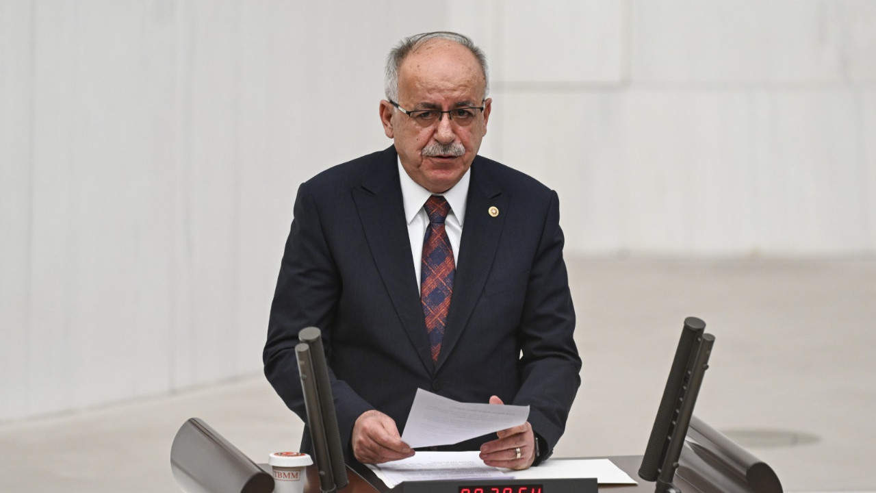 MHP'li vekil: AVM'ler pazar günleri kapansın