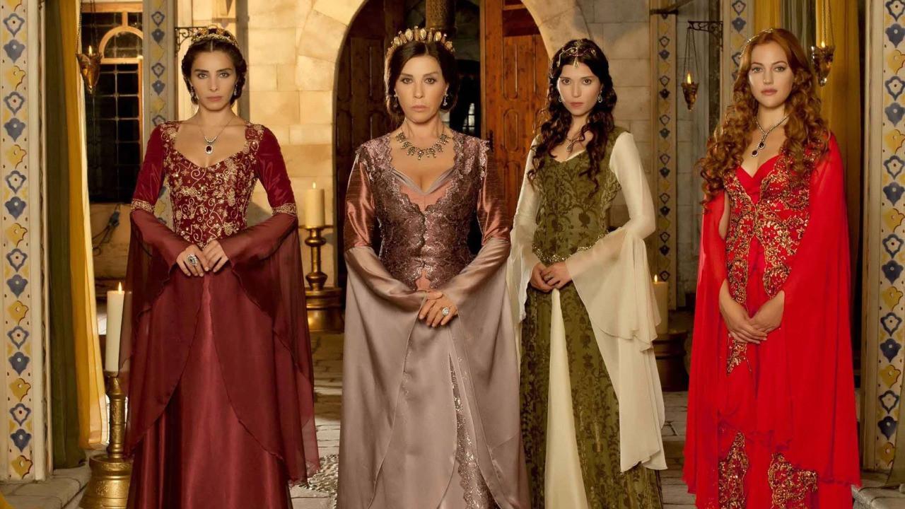 Nur Fettahoğlu'ndan Muhteşem Yüzyıl itirafı: Rolleri değiştirmişler