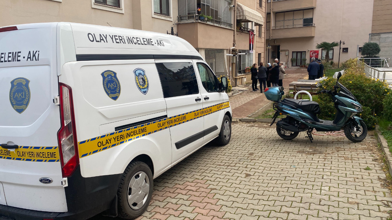Evinde ölü bulunan kadının soruşturmasında cinayet şüphesi