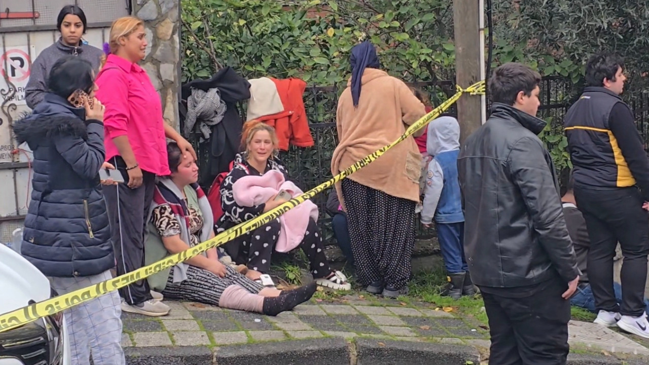 Ümraniye'de yangın: Çatıda başlayıp bitişikteki iki eve sıçradı