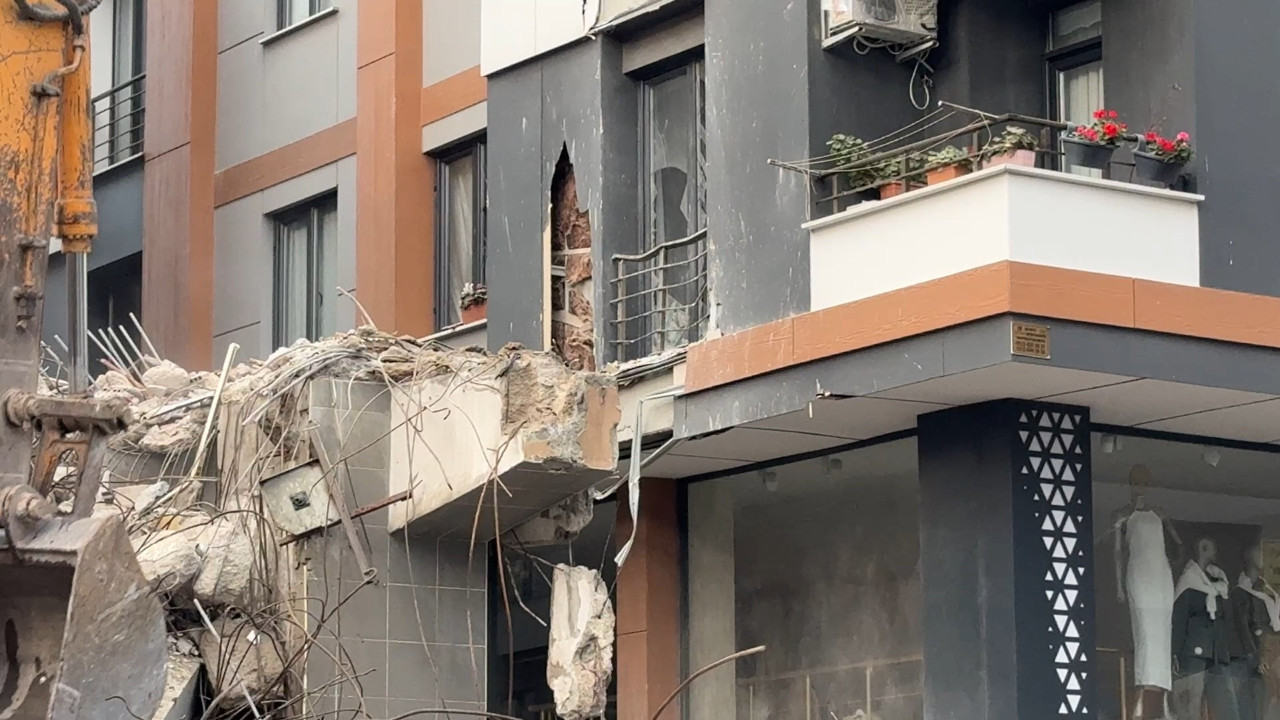 Kentsel dönüşümde kaş yapayım derken göz çıkarıldı: Komşunun evi zarar gördü