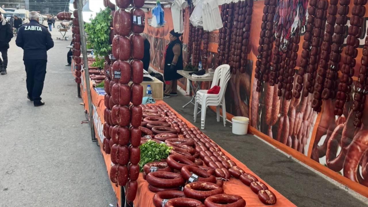 Denetimde pes dedirten tablo! Pazarda 850 kilo bozuk sucuk yakalandı