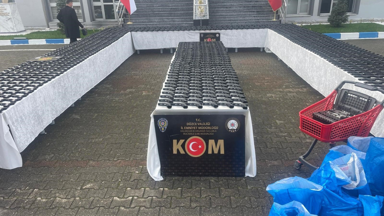 2 yıl takip edildiler: Yolcu otobüsünde binlerce silah yakalandı