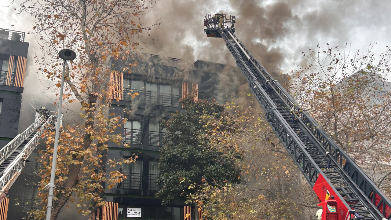 Bağdat Caddesi'nde yangın: Bina küle döndü
