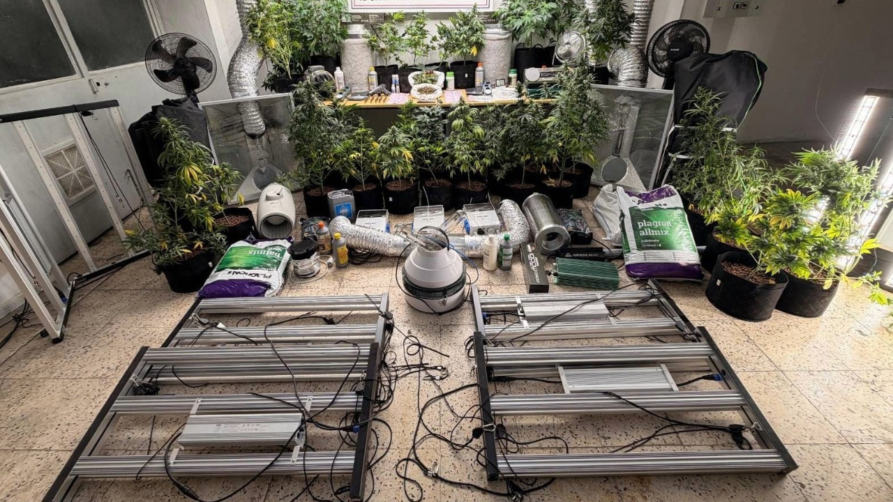 Evini uyuşturucu imalathanesine çevirmiş