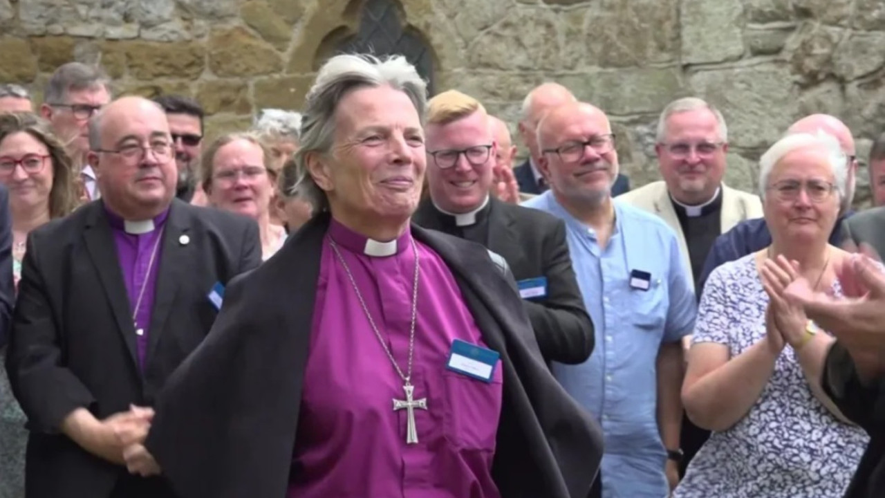 Galler Başpiskoposu: Eşcinsel olduğum için kiliseden ayrıldılar