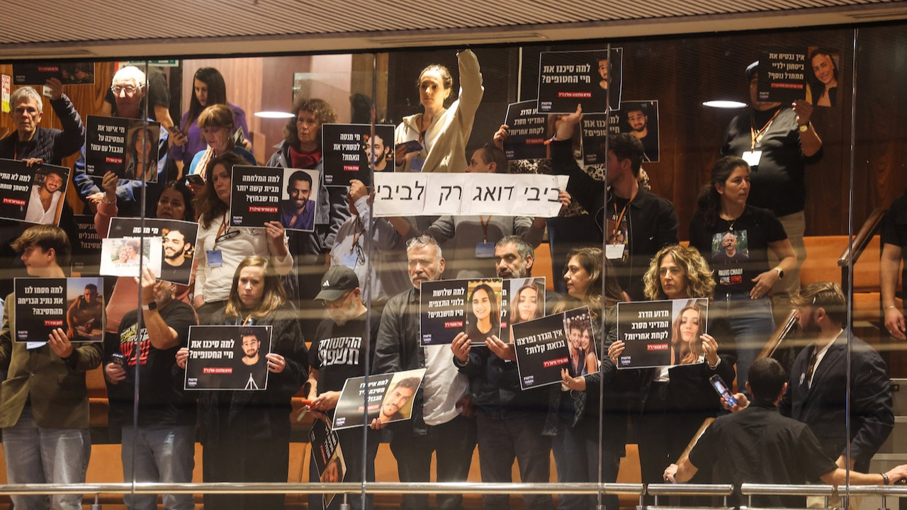 İsrail parlamentosu karıştı