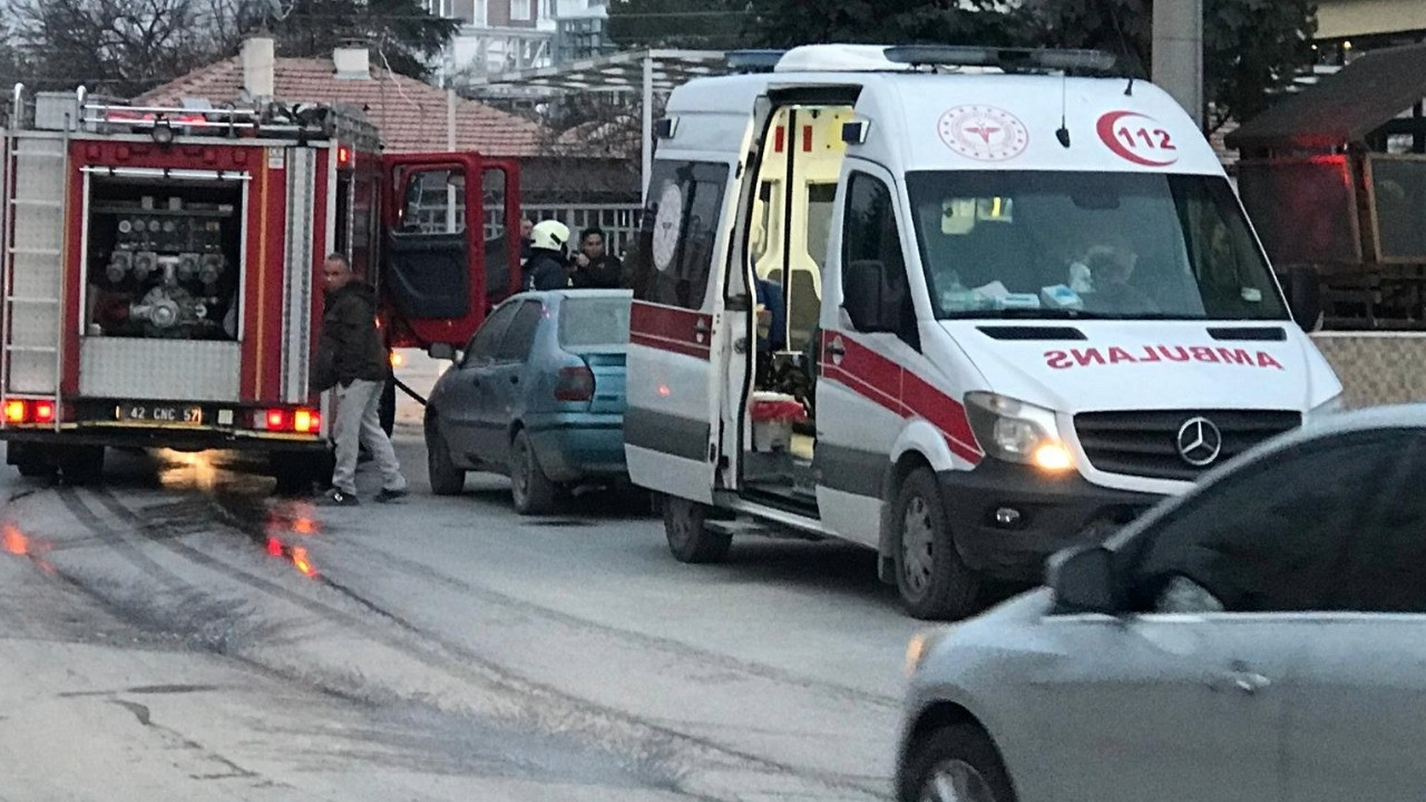 Ocakta unutulan yemek evi yaktı
