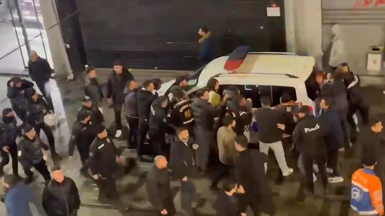 Öğrencilerden İstiklal Caddesi’nde eylem: 20 gözal…