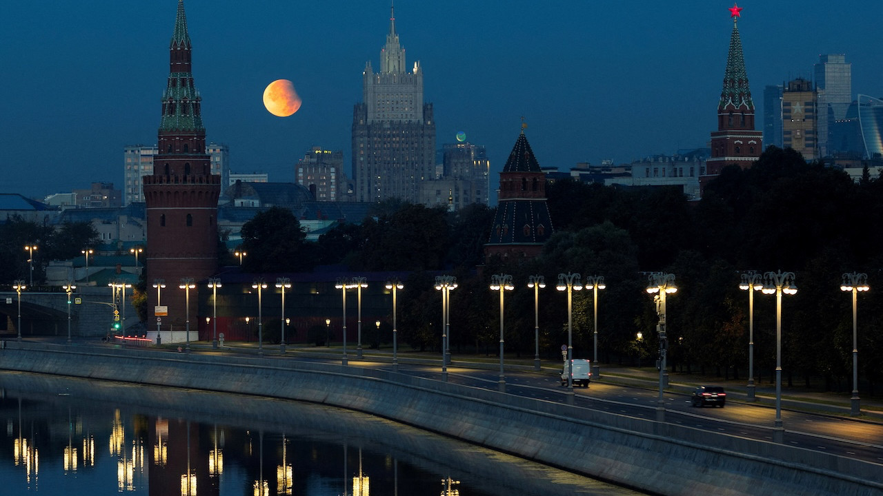 Putin'in çılgın projesi ortaya çıktı: Ay'a nükleer santral inşa edecek