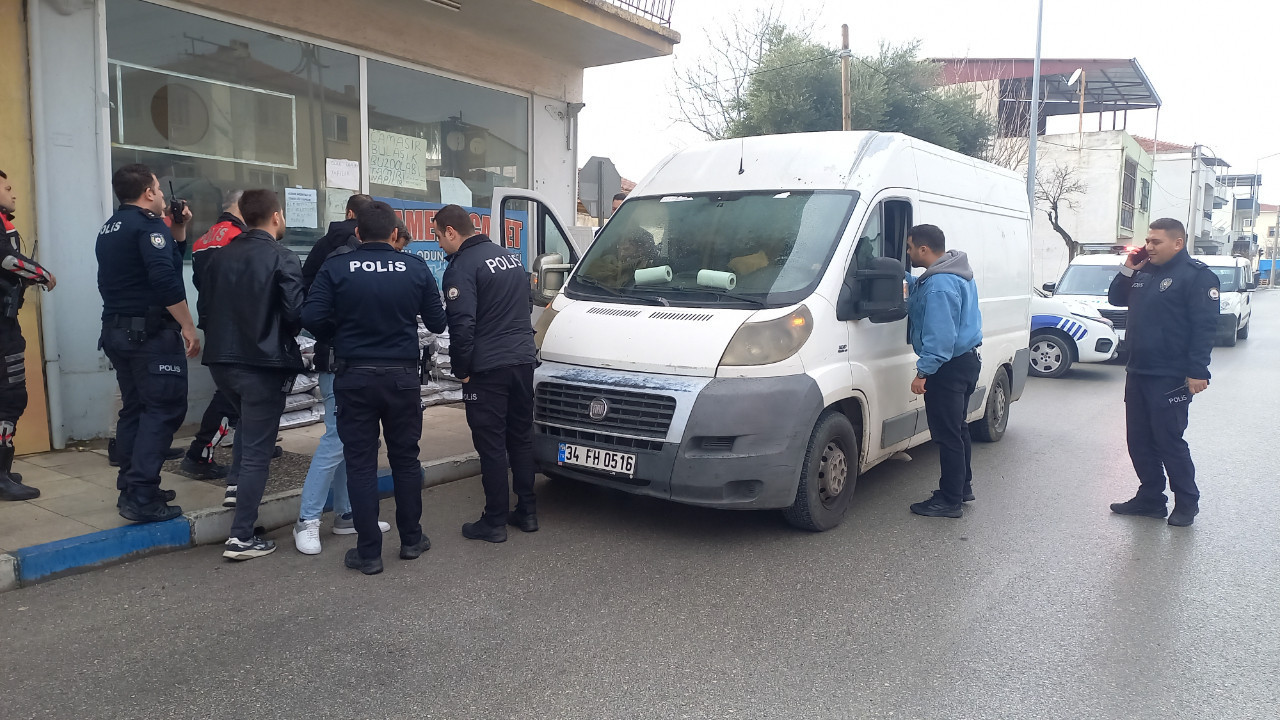 35 kişi bir araçta yakalandı