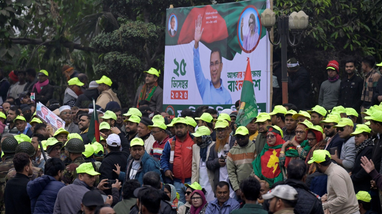 Sürgündeki lider başbakanlığın en güçlü adayı olarak yıllar sonra ülkesine döndü