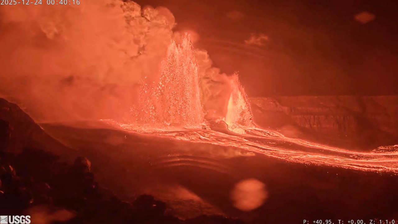 Dev yanardağ patladı: Korkutan görüntüler