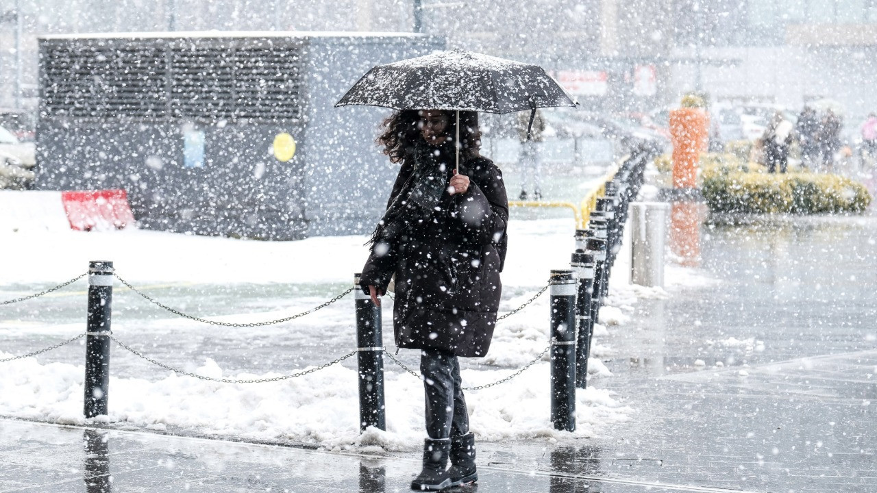İstanbul Valiliği'nden kar ile yağmur uyarısı: Cuma ve cumartesi günlerine dikkat