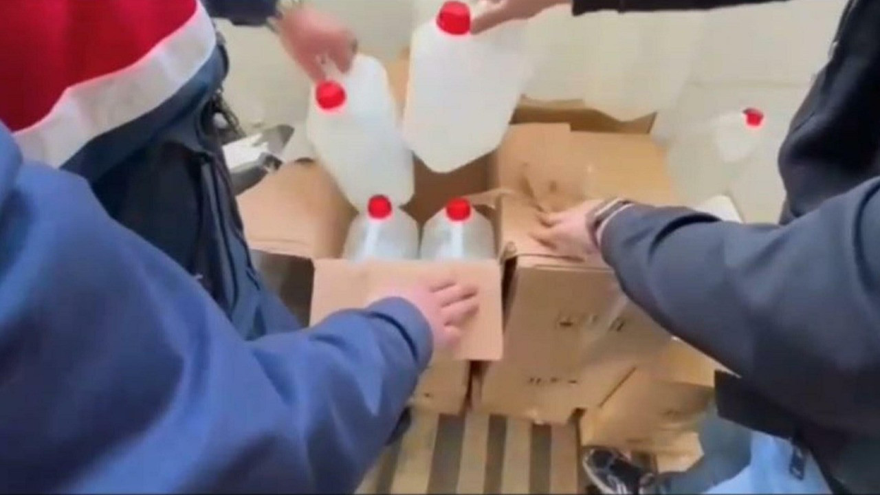 İzmir’de 3 bin 360 litre etil alkol ele geçirildi