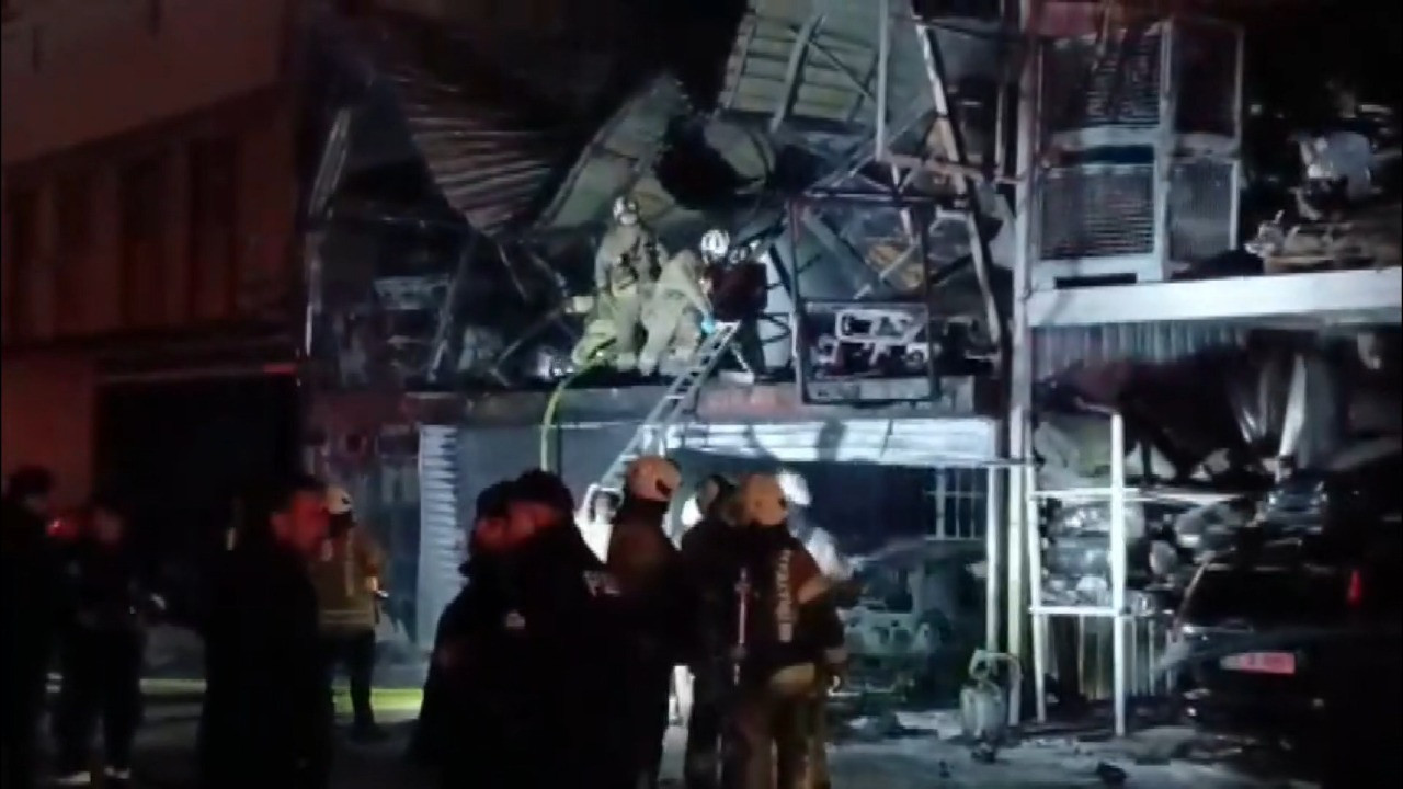 Başakşehir'de iki katlı iş yerinde korkutan yangın