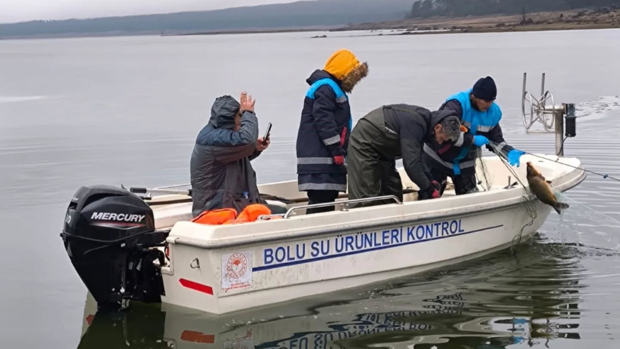 Kaçak avcılar 500 metrelik ağ bırakmışlar