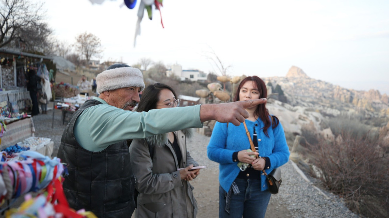 Ortaokul mezunu, 9 dil biliyor! Kapadokya’yı dünyaya o tanıtıyor