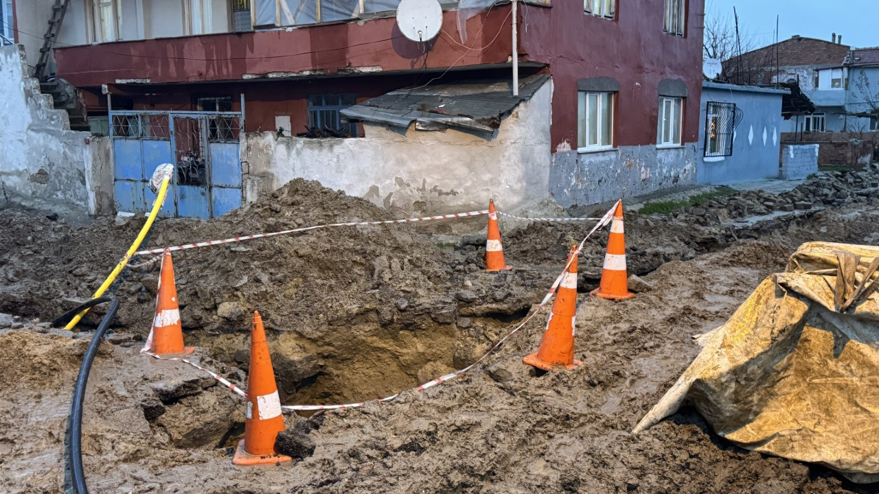Toprak kaydı, işçi hayatını kaybetti