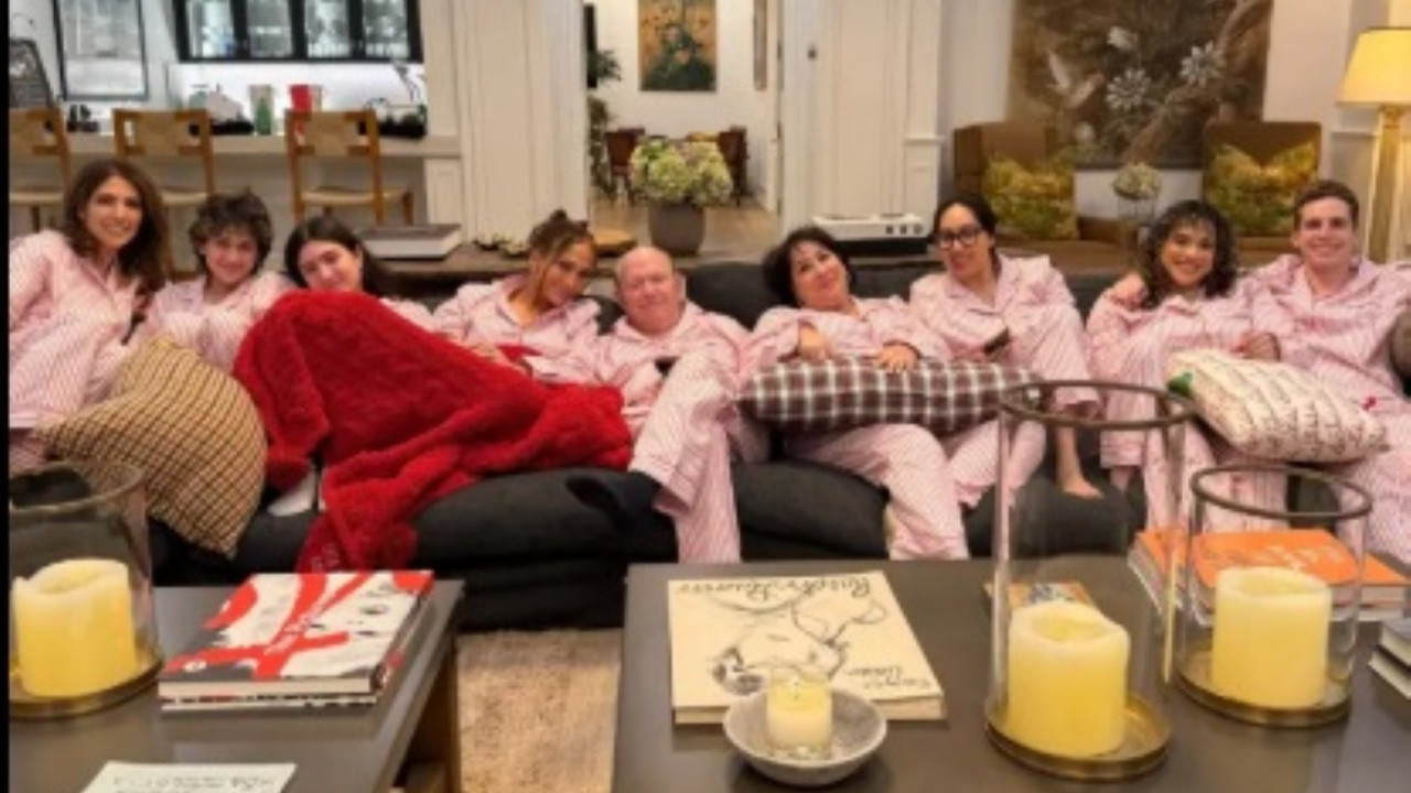 Ünlü yıldızdan pijamalı Noel kutlaması