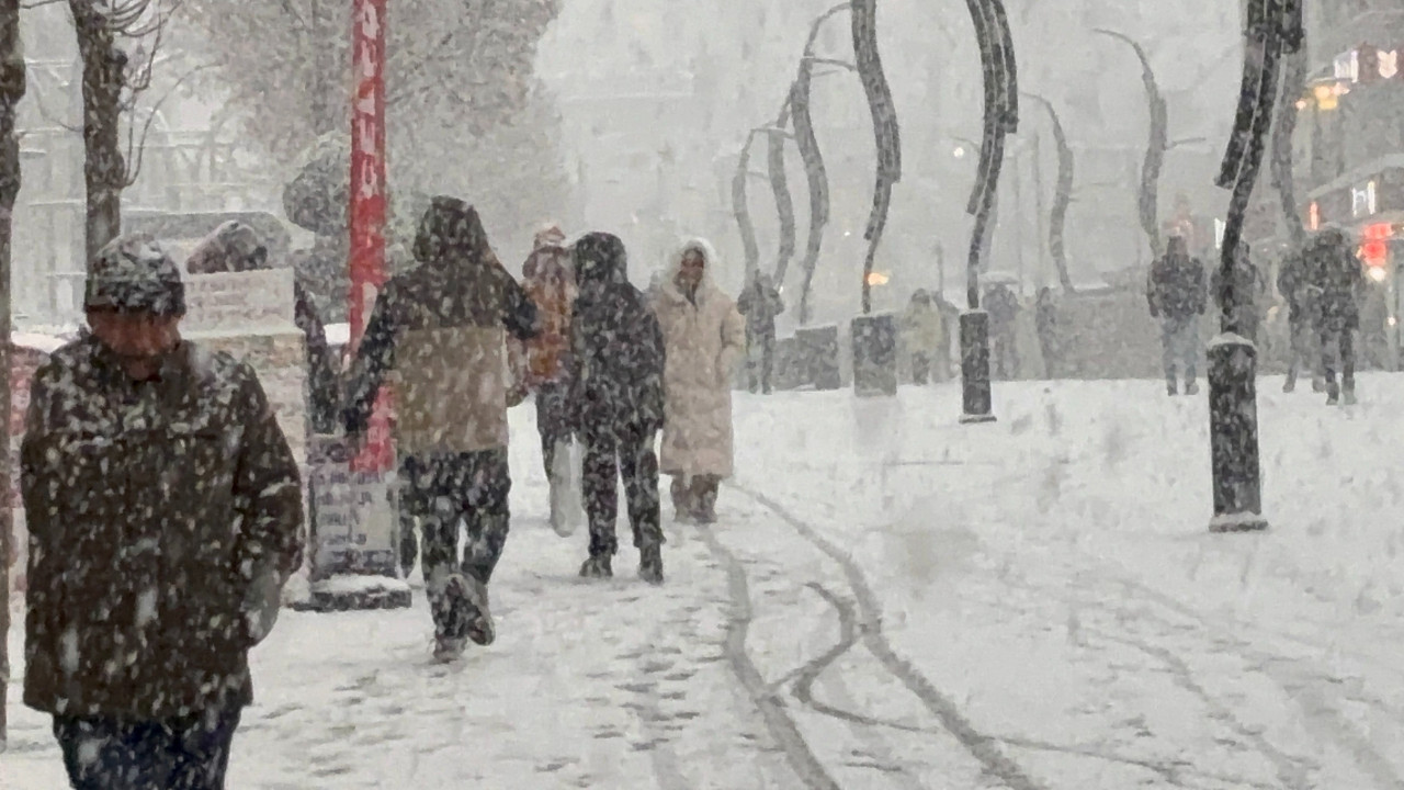 Valilik saat verdi: Kar kalınlığı 20 santimi aşacak