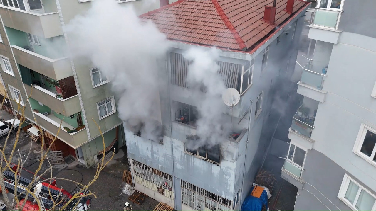 3 katlı bina alevlere teslim oldu