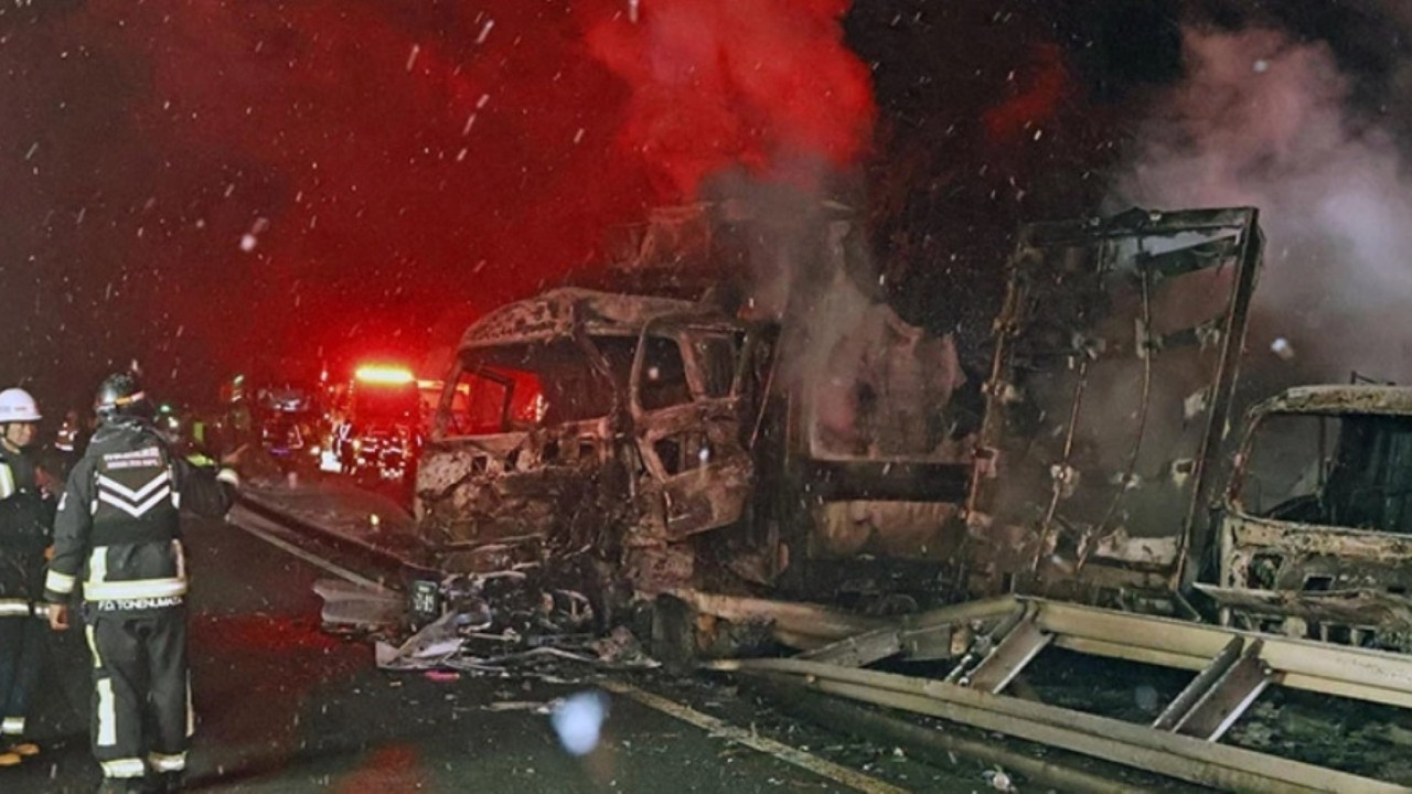 50 araç birbirine girdi: Ölü ve yaralılar var