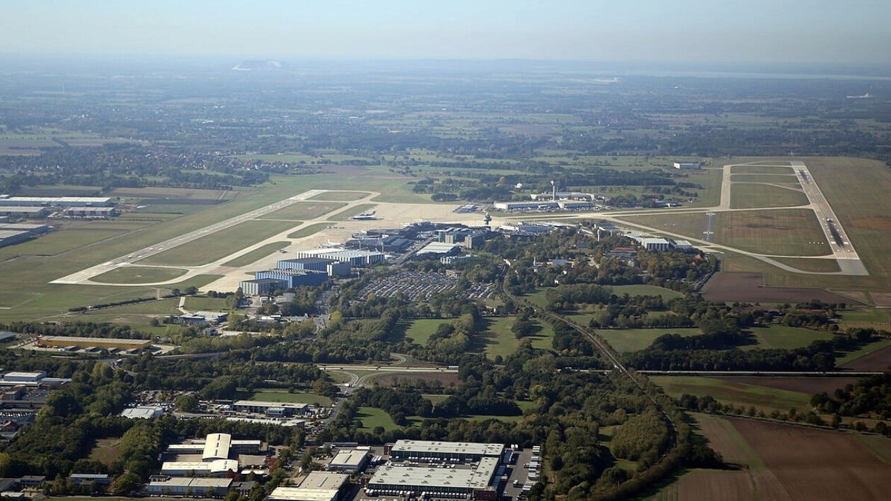 Almanya'da dron tehdidi! Hannover Havalimanı 3 saat uçuşlara kapatıldı