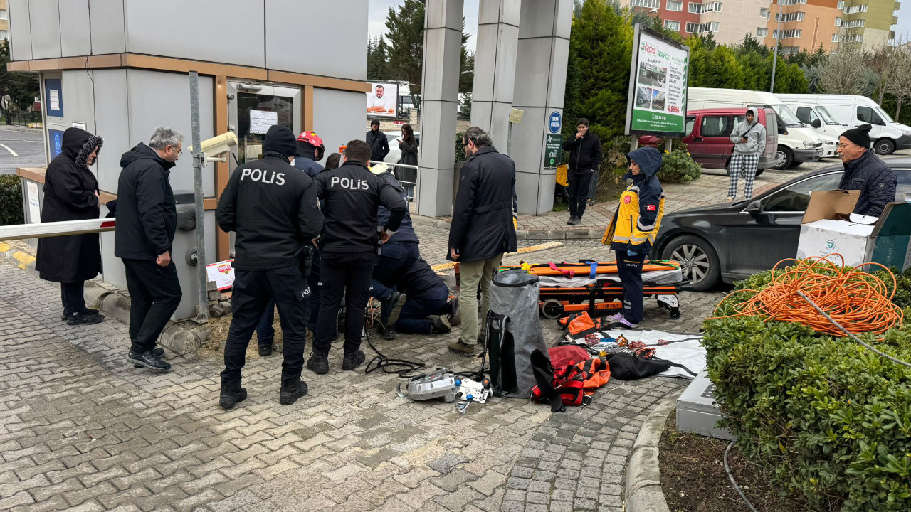 Beylikdüzü'nde dengesini kaybeden işçi rögara düştü