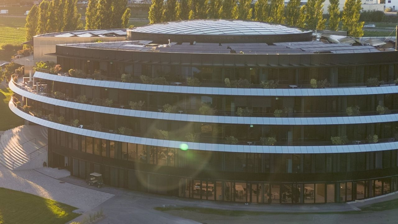 Krallar, şahlar ve milyarderlerin çocukları burada eğitim alıyor: Dünyanın en pahalı okulu