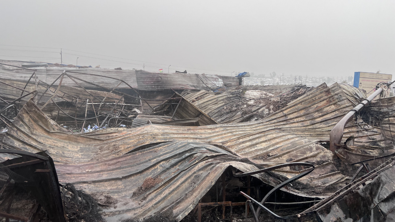Pazar yerinde yangın: Çok sayıda iş yeri yandı