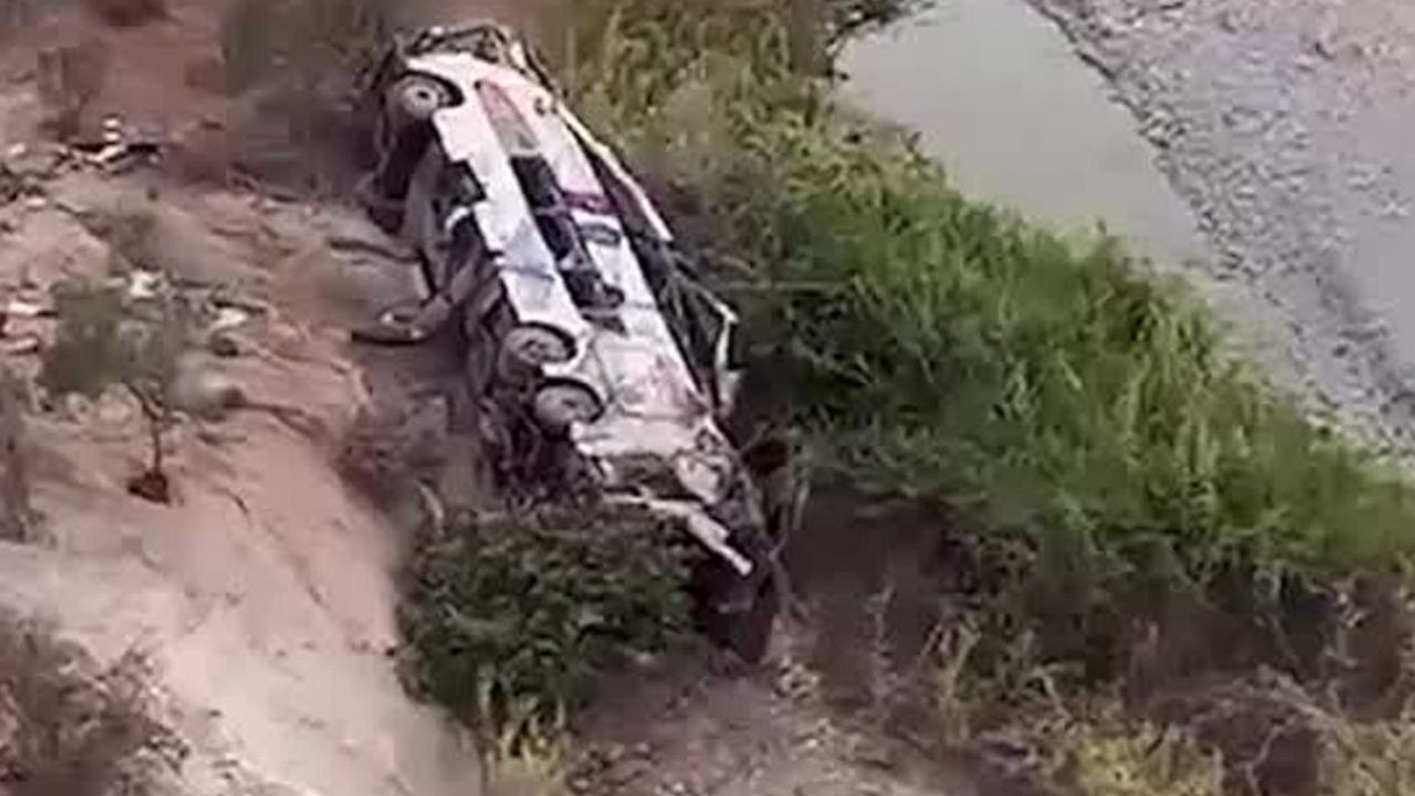 Yolcu otobüsü devrildi: 9 ölü, 9 yaralı