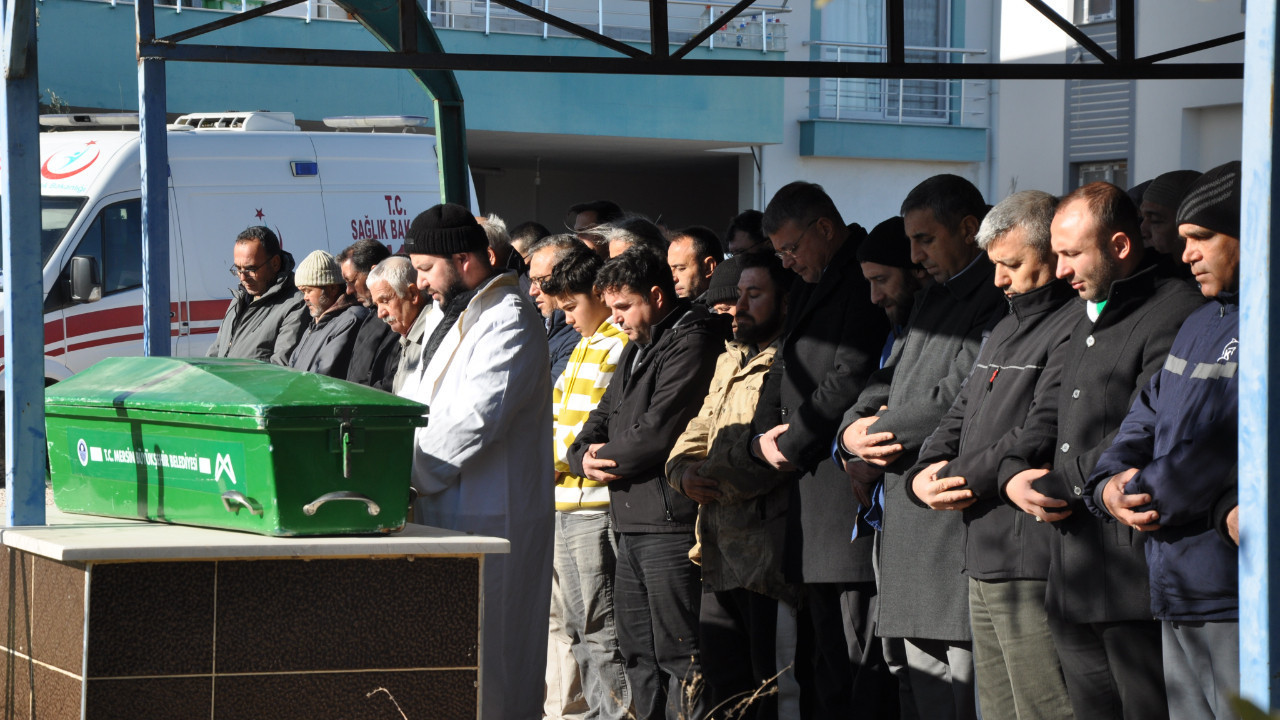 Aynı tabutta getirilip aynı kabre gömüldüler