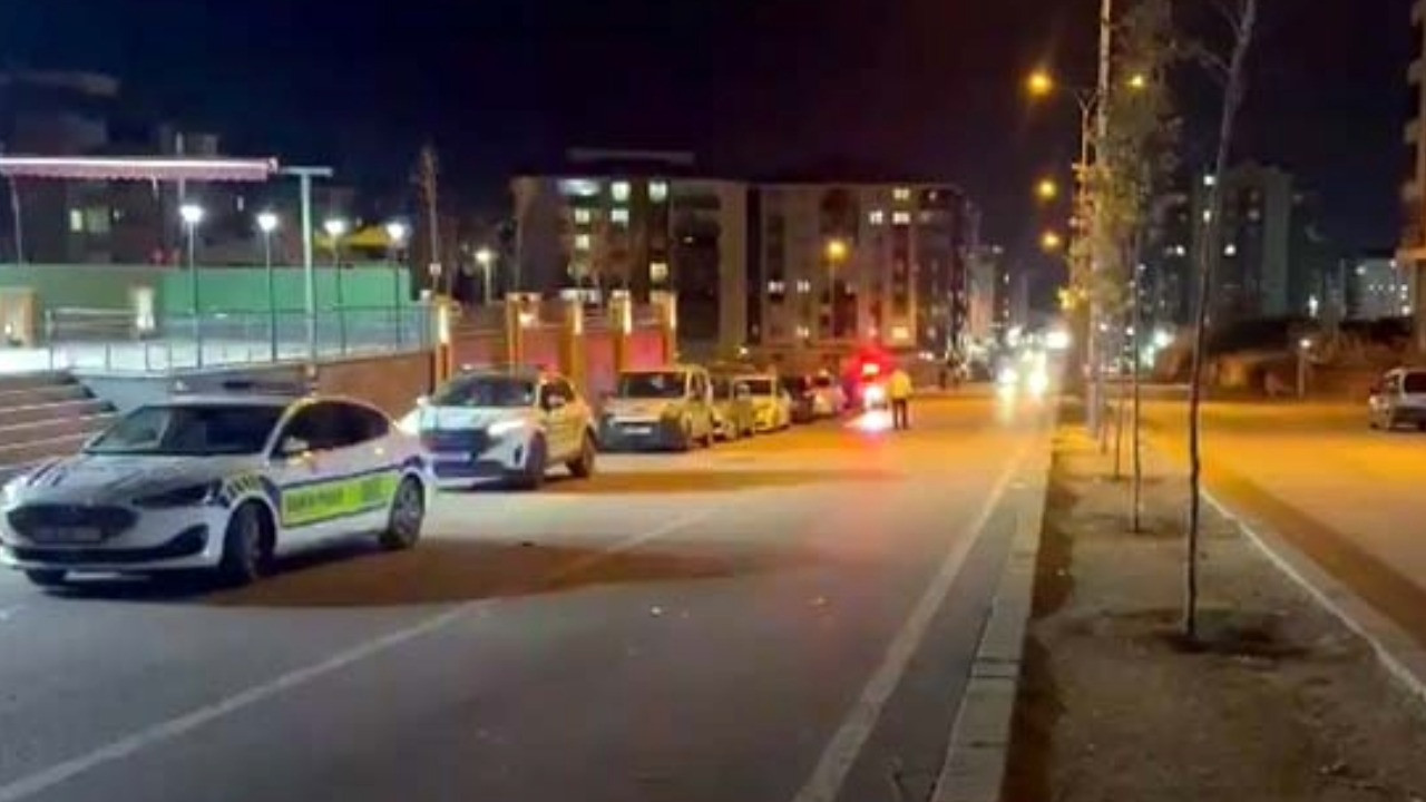 Çarpıp kaçtı! Anne öldü, kızı ağır yaralı