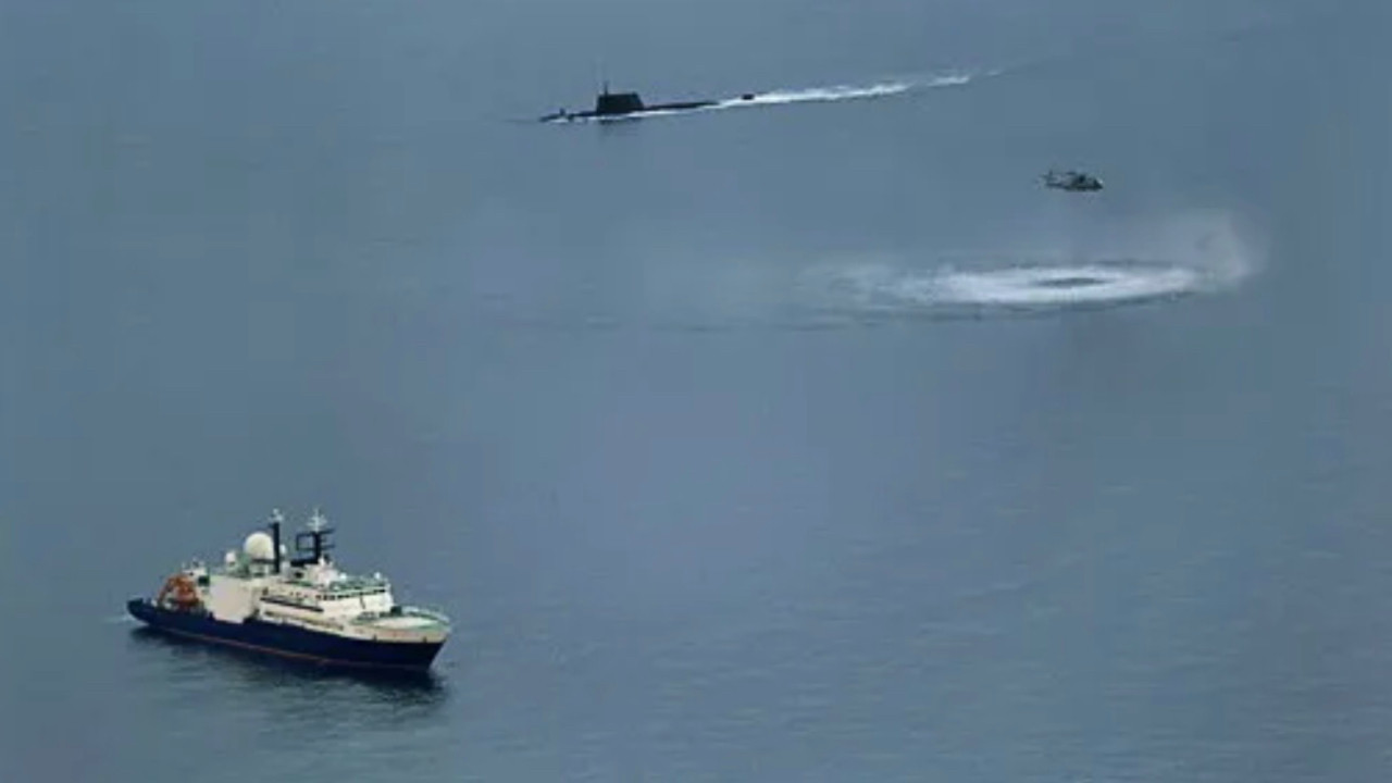 İngiltere teyakkuzda: Rus denizaltı böyle gözetlemiş
