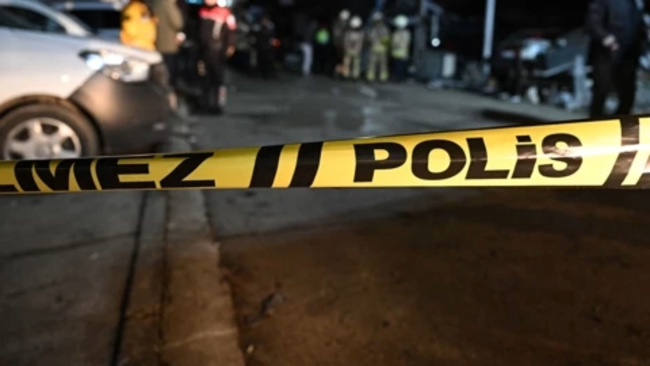 Yol kenarında kadın cesedi bulundu