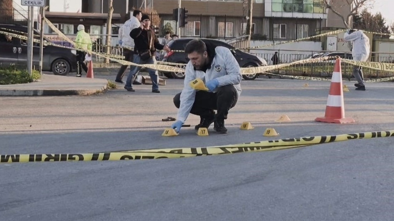 16 yaşındaki kıza silahlı saldırı! Yolda yürüyen kişi vuruldu