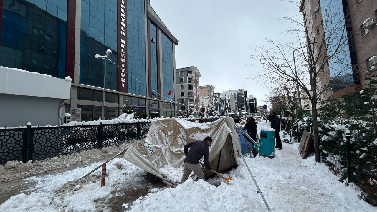İşçilerin eylem çadırı çöktü
