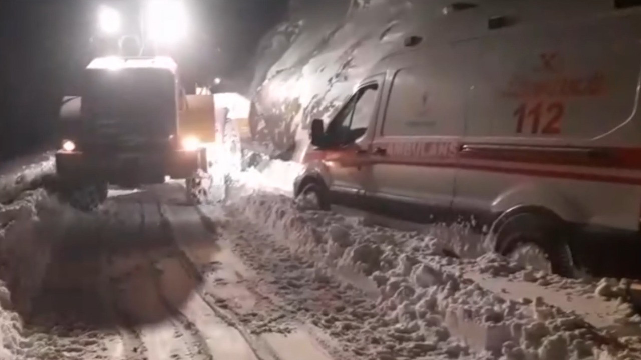 Köylerde mahsur kalan yaralı ve hastaların imdadına ekipler yetişti