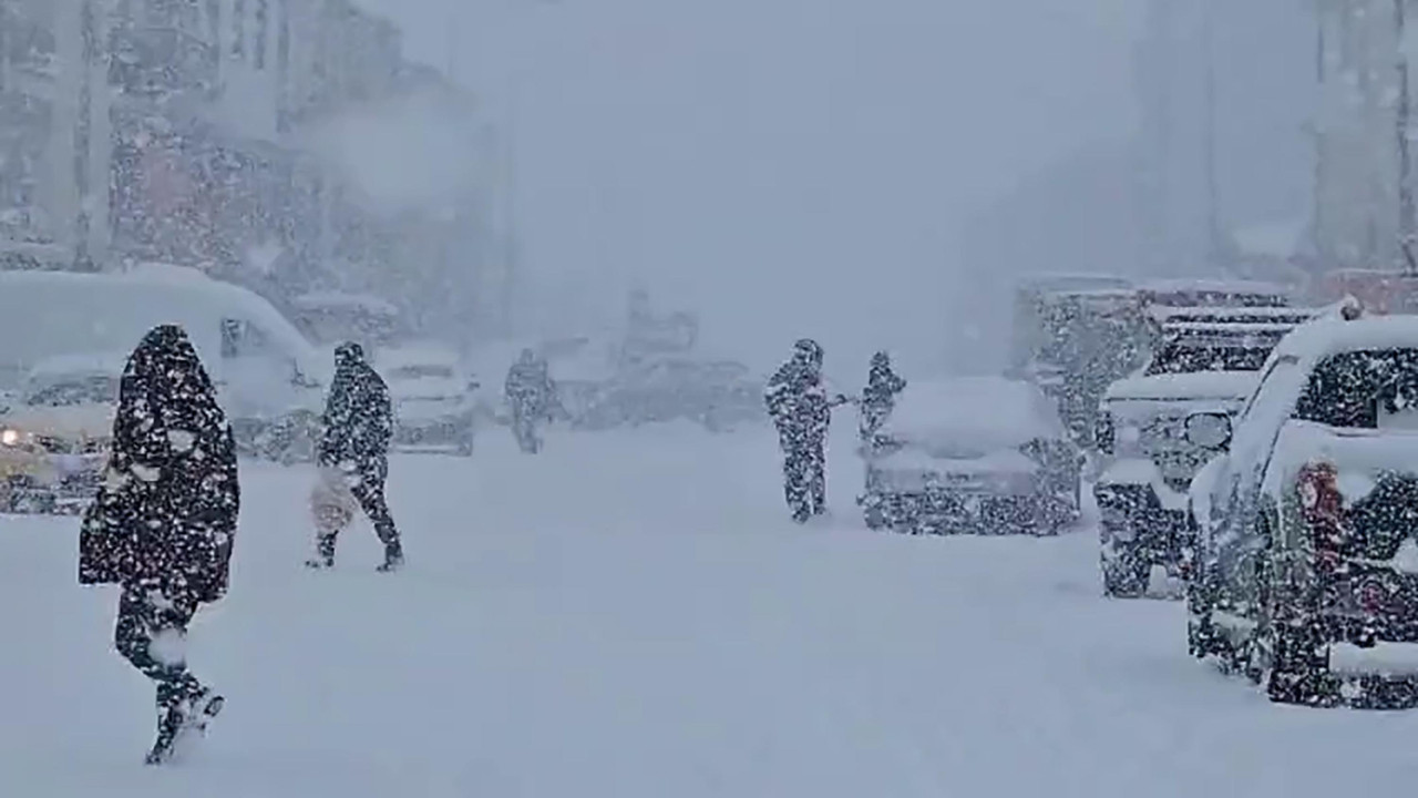 Meteoroloji uyarmıştı: 2 ilçe eksi 25 dereceyi gördü