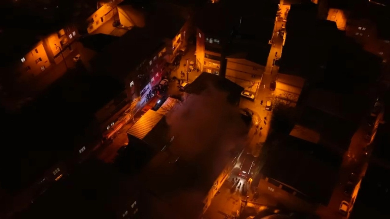 Otomobil aküleri apartmanı yaktı