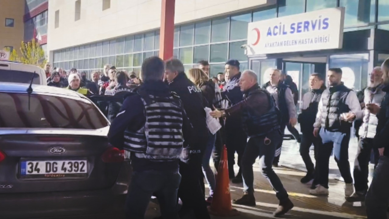 Teröristlerin getirildiği hastane önünde sinir harbi