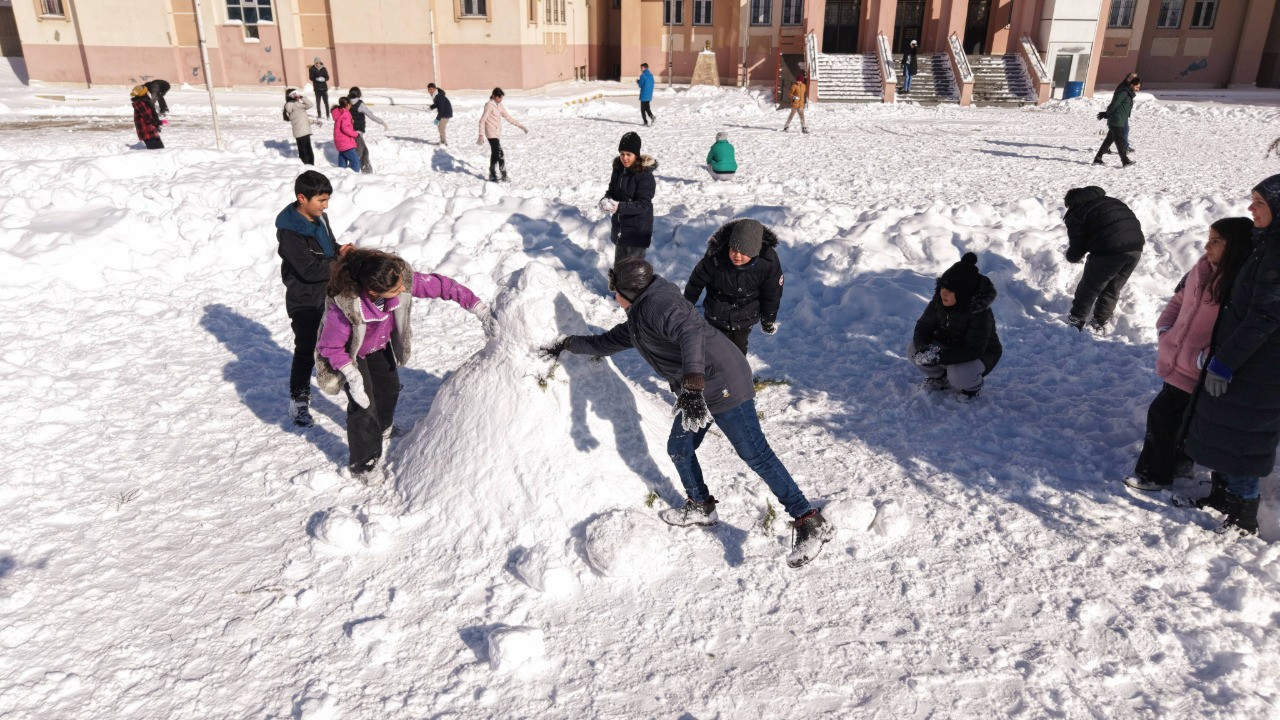 Birçok kentte yılın son günü okullar tatil edildi