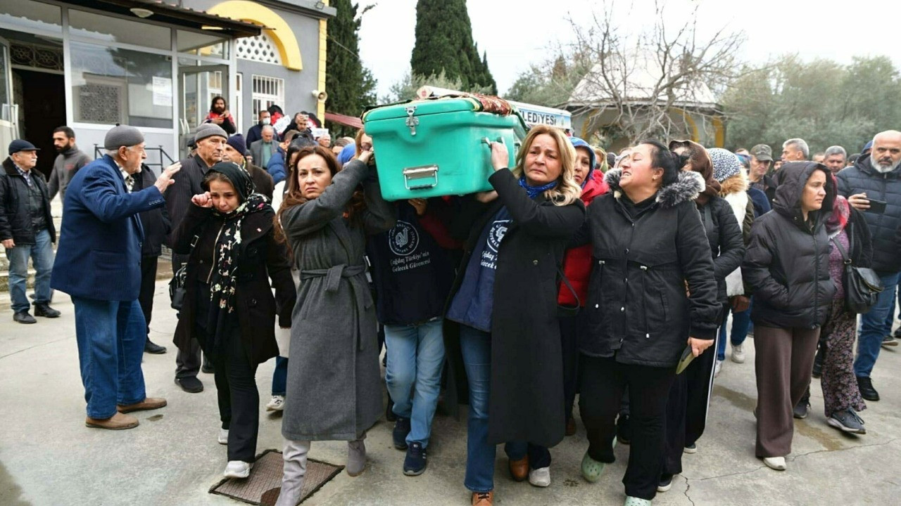 Boşanma aşamasındaki eşinin öldürdüğü Kadriye'nin tabutunu kadınlar taşıdı