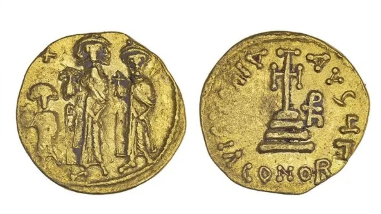 Çölde 1400 yıllık altın hazine bulundu